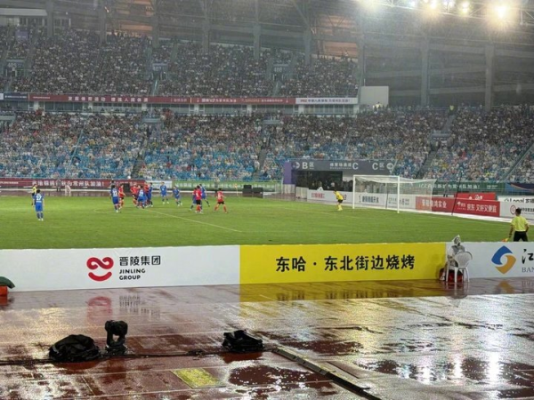 天弘忧配 小店广告进“苏超”的启示